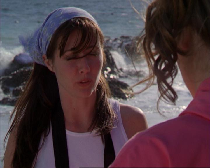 Charmed-Online-dot-316DeathTakesAHalliwell0066.jpg Charmed-Online-dot-316DeathTakesAHalliwell0066.jpg