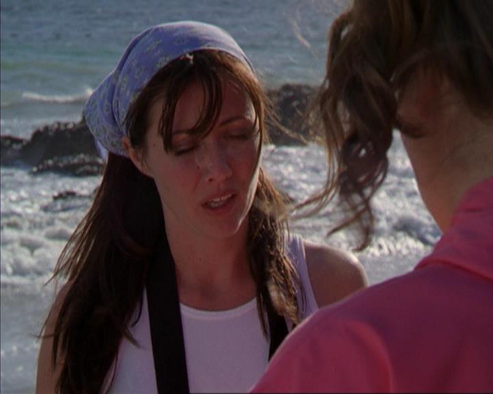 Charmed-Online-dot-316DeathTakesAHalliwell0070.jpg Charmed-Online-dot-316DeathTakesAHalliwell0070.jpg