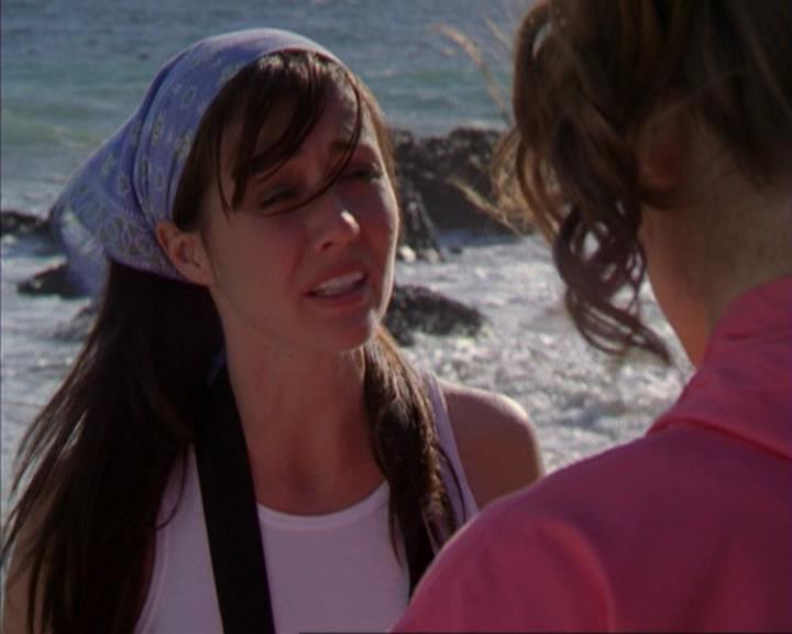 Charmed-Online-dot-316DeathTakesAHalliwell0072.jpg Charmed-Online-dot-316DeathTakesAHalliwell0072.jpg