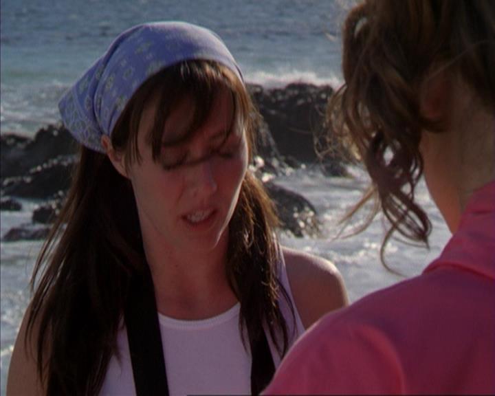 Charmed-Online-dot-316DeathTakesAHalliwell0076.jpg Charmed-Online-dot-316DeathTakesAHalliwell0076.jpg