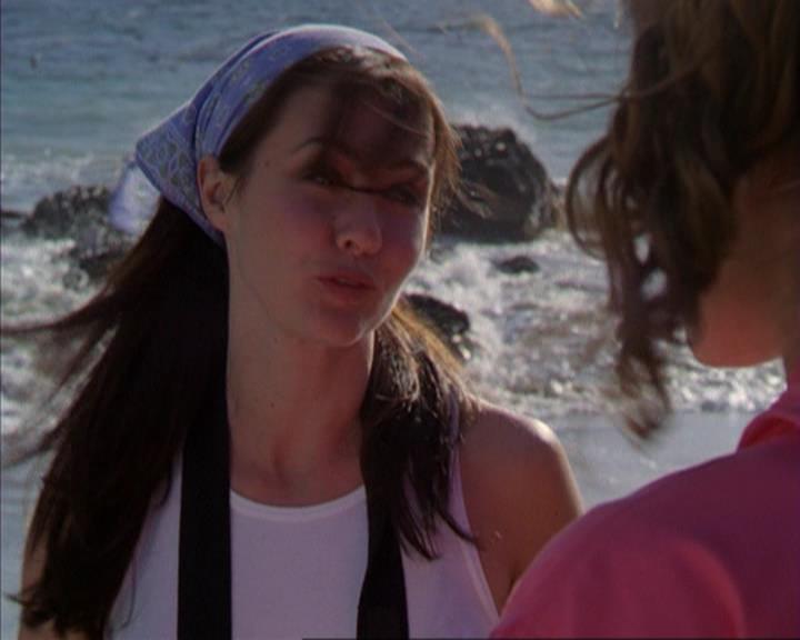 Charmed-Online-dot-316DeathTakesAHalliwell0100.jpg Charmed-Online-dot-316DeathTakesAHalliwell0100.jpg