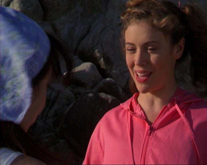 Charmed-Online-dot-316DeathTakesAHalliwell0101.jpg Charmed-Online-dot-316DeathTakesAHalliwell0101.jpg