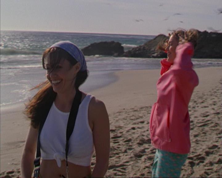 Charmed-Online-dot-316DeathTakesAHalliwell0111.jpg Charmed-Online-dot-316DeathTakesAHalliwell0111.jpg