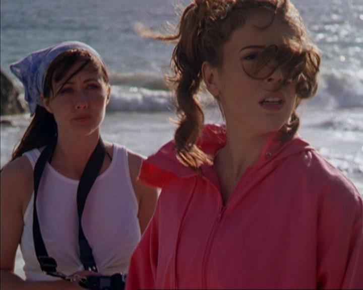 Charmed-Online-dot-316DeathTakesAHalliwell0150.jpg Charmed-Online-dot-316DeathTakesAHalliwell0150.jpg