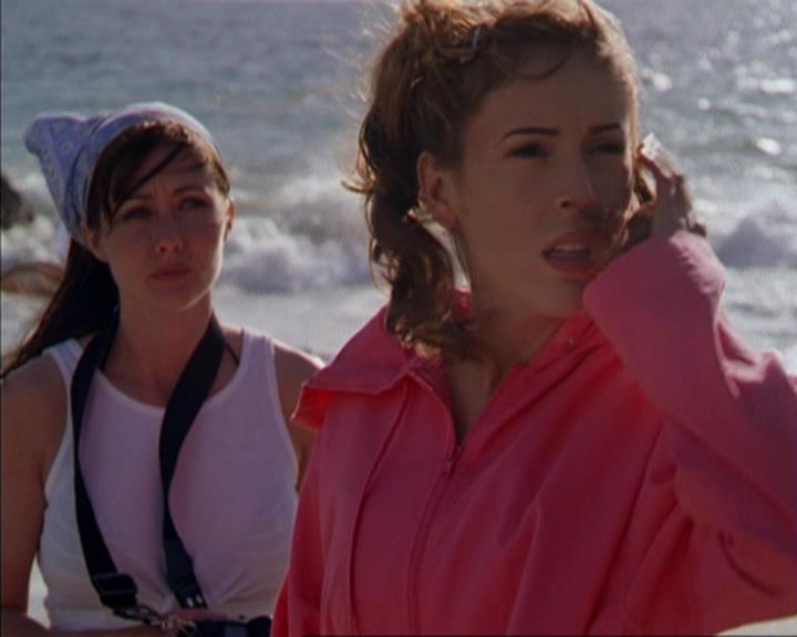 Charmed-Online-dot-316DeathTakesAHalliwell0151.jpg Charmed-Online-dot-316DeathTakesAHalliwell0151.jpg