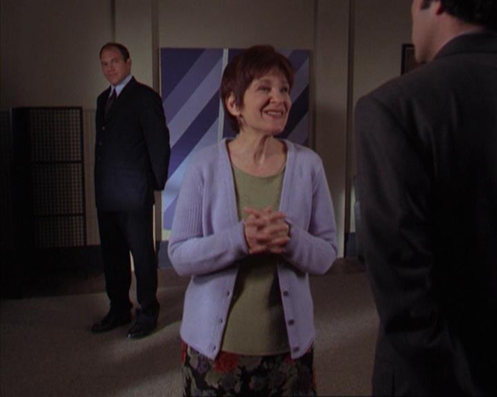 Charmed-Online-dot-316DeathTakesAHalliwell0160.jpg Charmed-Online-dot-316DeathTakesAHalliwell0160.jpg