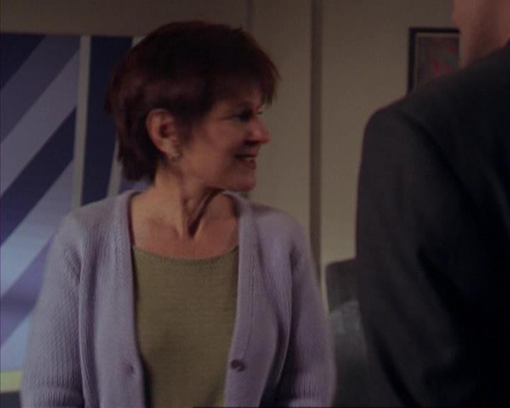 Charmed-Online-dot-316DeathTakesAHalliwell0170.jpg Charmed-Online-dot-316DeathTakesAHalliwell0170.jpg