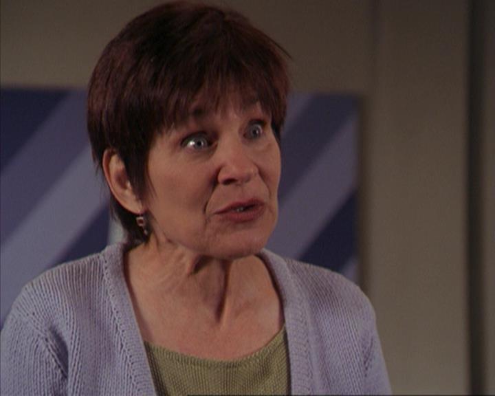 Charmed-Online-dot-316DeathTakesAHalliwell0177.jpg Charmed-Online-dot-316DeathTakesAHalliwell0177.jpg