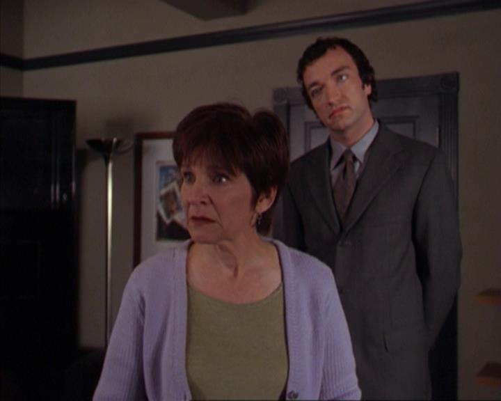 Charmed-Online-dot-316DeathTakesAHalliwell0204.jpg Charmed-Online-dot-316DeathTakesAHalliwell0204.jpg