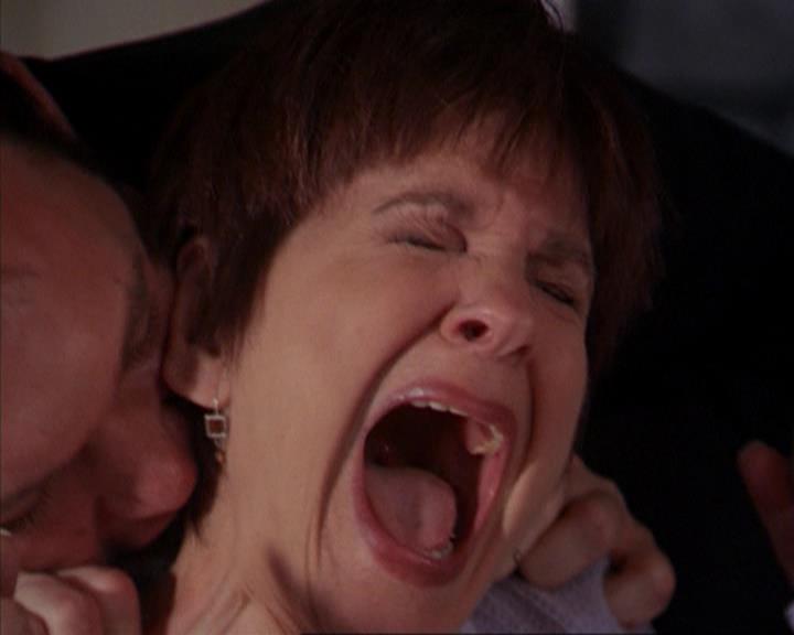 Charmed-Online-dot-316DeathTakesAHalliwell0234.jpg Charmed-Online-dot-316DeathTakesAHalliwell0234.jpg