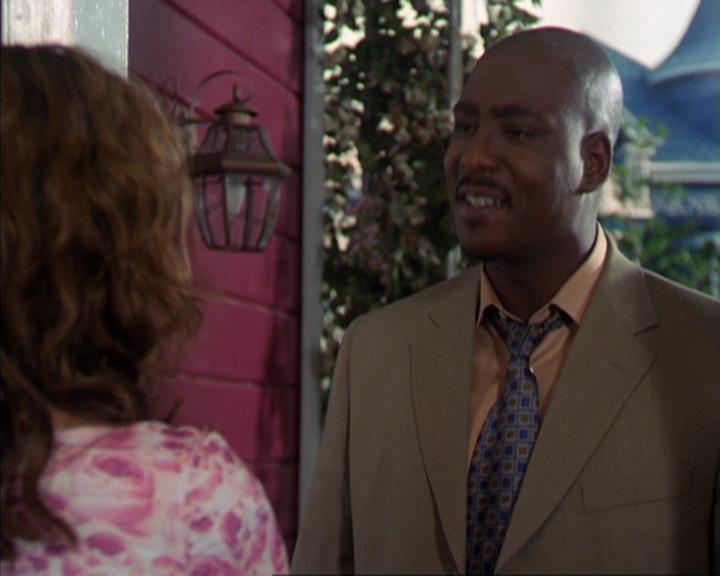 Charmed-Online-dot-316DeathTakesAHalliwell0381.jpg Charmed-Online-dot-316DeathTakesAHalliwell0381.jpg