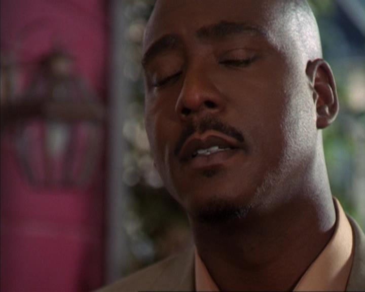 Charmed-Online-dot-316DeathTakesAHalliwell0402.jpg Charmed-Online-dot-316DeathTakesAHalliwell0402.jpg