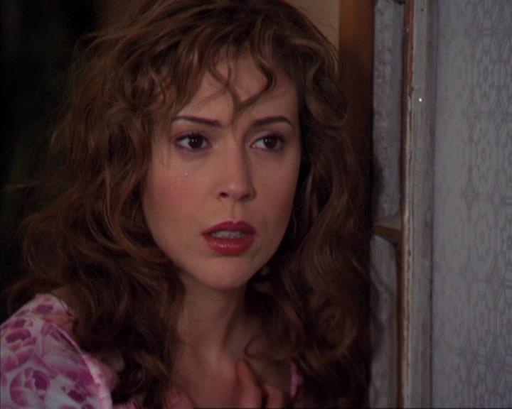 Charmed-Online-dot-316DeathTakesAHalliwell0411.jpg Charmed-Online-dot-316DeathTakesAHalliwell0411.jpg