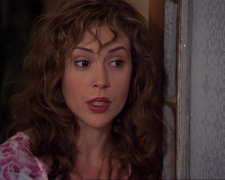 Charmed-Online-dot-316DeathTakesAHalliwell0417.jpg Charmed-Online-dot-316DeathTakesAHalliwell0417.jpg