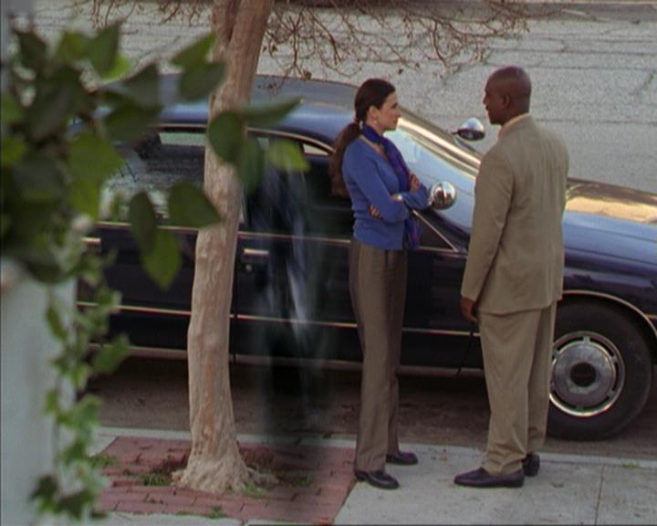 Charmed-Online-dot-316DeathTakesAHalliwell0475.jpg Charmed-Online-dot-316DeathTakesAHalliwell0475.jpg