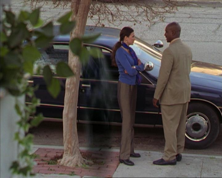 Charmed-Online-dot-316DeathTakesAHalliwell0476.jpg Charmed-Online-dot-316DeathTakesAHalliwell0476.jpg