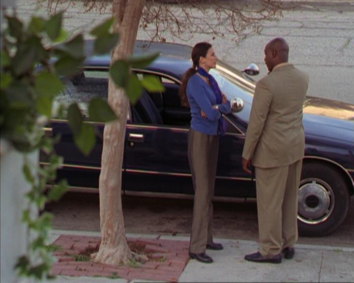 Charmed-Online-dot-316DeathTakesAHalliwell0480.jpg Charmed-Online-dot-316DeathTakesAHalliwell0480.jpg