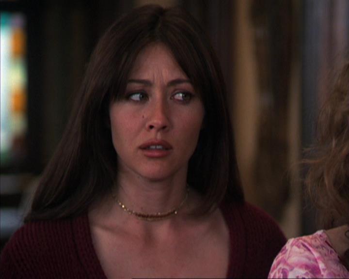 Charmed-Online-dot-316DeathTakesAHalliwell0483.jpg Charmed-Online-dot-316DeathTakesAHalliwell0483.jpg