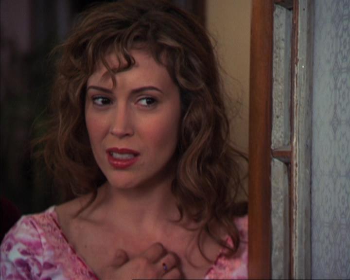 Charmed-Online-dot-316DeathTakesAHalliwell0490.jpg Charmed-Online-dot-316DeathTakesAHalliwell0490.jpg