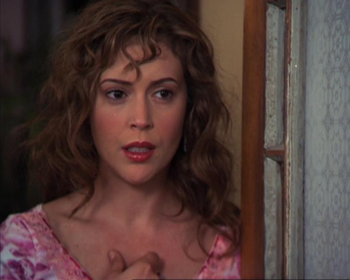 Charmed-Online-dot-316DeathTakesAHalliwell0496.jpg Charmed-Online-dot-316DeathTakesAHalliwell0496.jpg