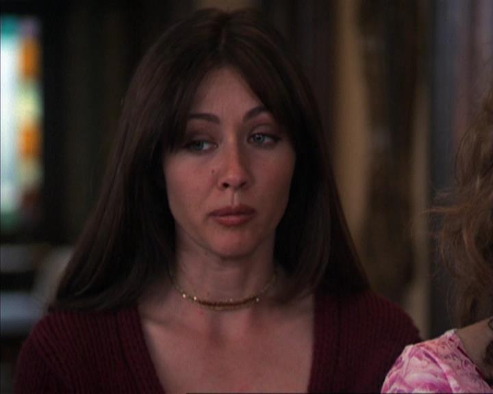 Charmed-Online-dot-316DeathTakesAHalliwell0500.jpg Charmed-Online-dot-316DeathTakesAHalliwell0500.jpg