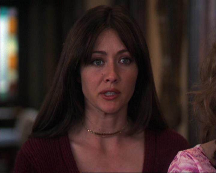 Charmed-Online-dot-316DeathTakesAHalliwell0505.jpg Charmed-Online-dot-316DeathTakesAHalliwell0505.jpg