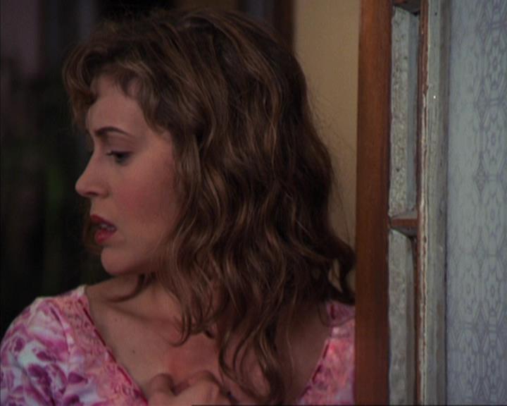 Charmed-Online-dot-316DeathTakesAHalliwell0507.jpg Charmed-Online-dot-316DeathTakesAHalliwell0507.jpg