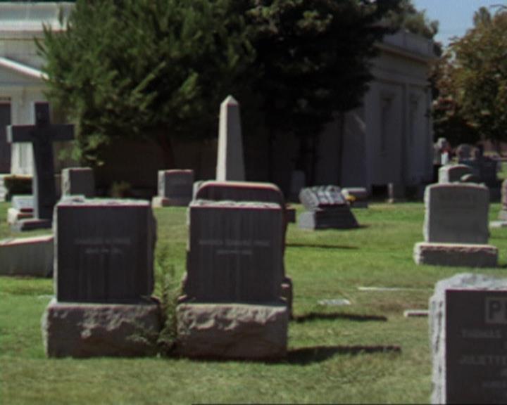 Charmed-Online-dot-316DeathTakesAHalliwell0527.jpg Charmed-Online-dot-316DeathTakesAHalliwell0527.jpg