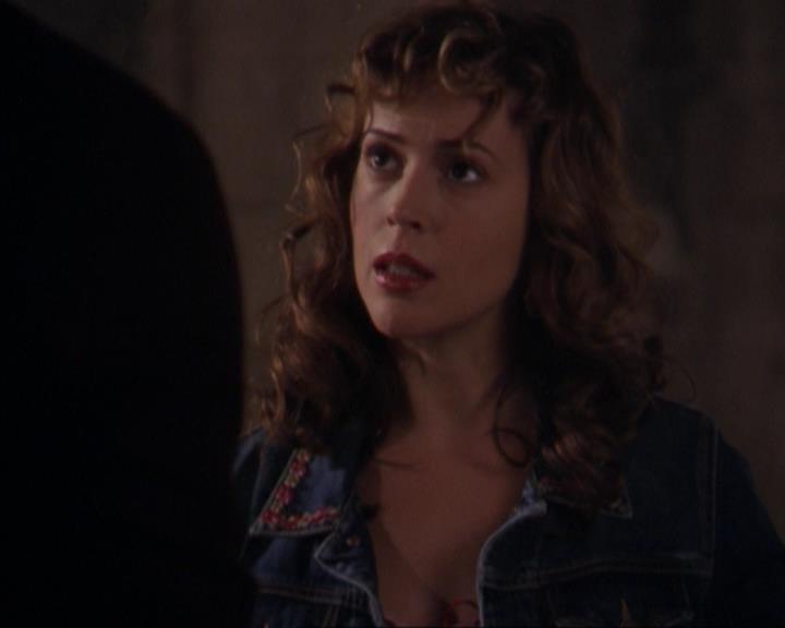 Charmed-Online-dot-316DeathTakesAHalliwell0541.jpg Charmed-Online-dot-316DeathTakesAHalliwell0541.jpg