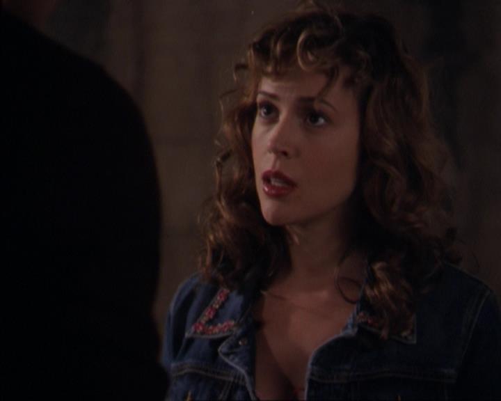 Charmed-Online-dot-316DeathTakesAHalliwell0554.jpg Charmed-Online-dot-316DeathTakesAHalliwell0554.jpg