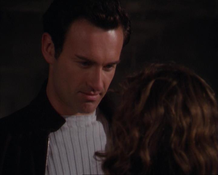 Charmed-Online-dot-316DeathTakesAHalliwell0563.jpg Charmed-Online-dot-316DeathTakesAHalliwell0563.jpg