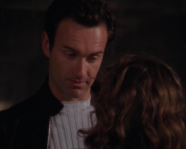 Charmed-Online-dot-316DeathTakesAHalliwell0565.jpg Charmed-Online-dot-316DeathTakesAHalliwell0565.jpg