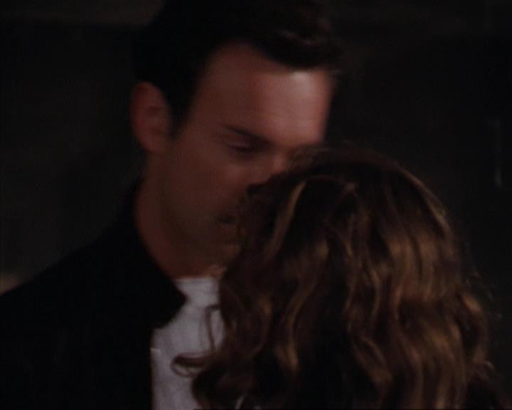 Charmed-Online-dot-316DeathTakesAHalliwell0566.jpg Charmed-Online-dot-316DeathTakesAHalliwell0566.jpg