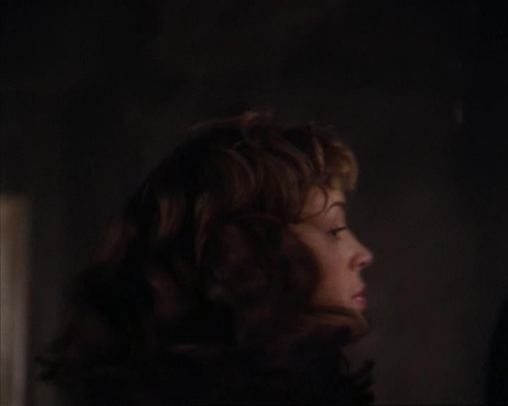 Charmed-Online-dot-316DeathTakesAHalliwell0567.jpg Charmed-Online-dot-316DeathTakesAHalliwell0567.jpg