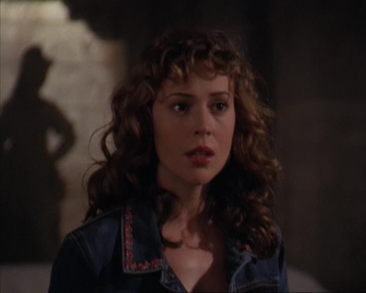 Charmed-Online-dot-316DeathTakesAHalliwell0568.jpg Charmed-Online-dot-316DeathTakesAHalliwell0568.jpg