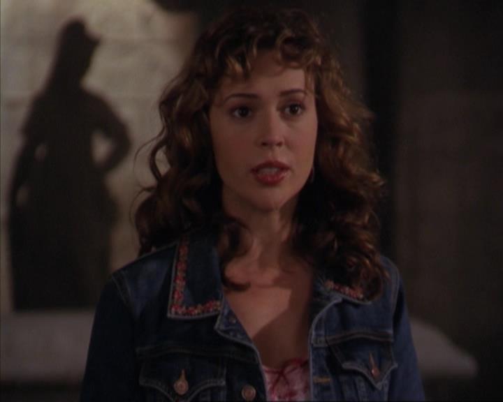 Charmed-Online-dot-316DeathTakesAHalliwell0570.jpg Charmed-Online-dot-316DeathTakesAHalliwell0570.jpg
