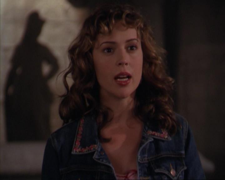 Charmed-Online-dot-316DeathTakesAHalliwell0573.jpg Charmed-Online-dot-316DeathTakesAHalliwell0573.jpg