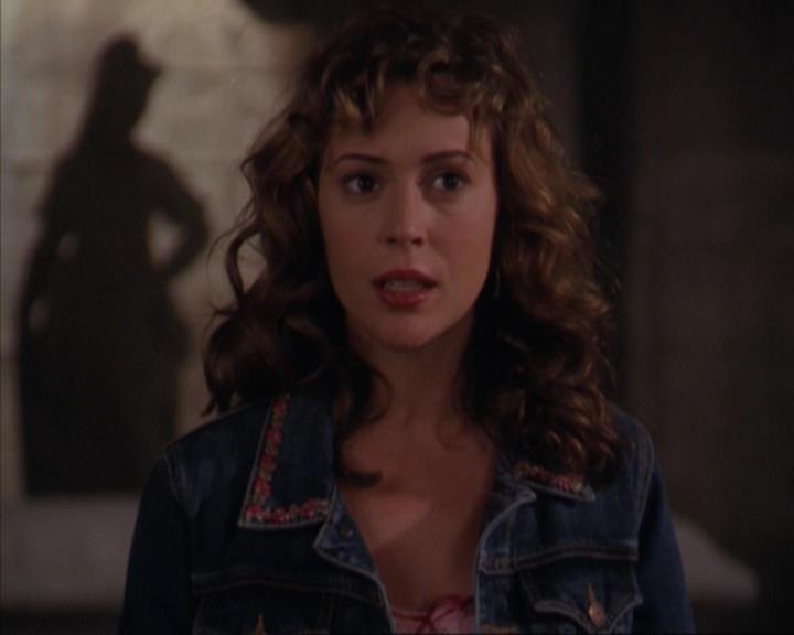 Charmed-Online-dot-316DeathTakesAHalliwell0576.jpg Charmed-Online-dot-316DeathTakesAHalliwell0576.jpg