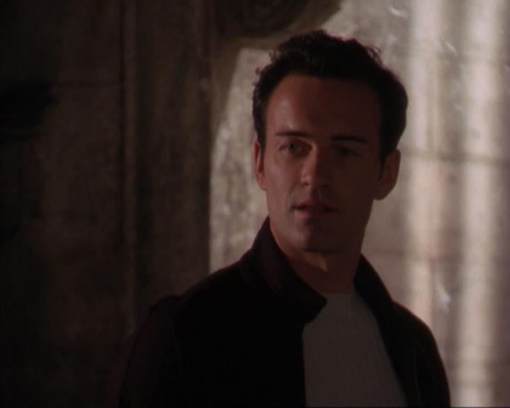 Charmed-Online-dot-316DeathTakesAHalliwell0578.jpg Charmed-Online-dot-316DeathTakesAHalliwell0578.jpg