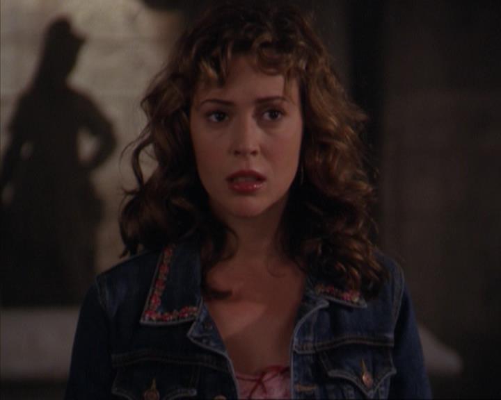 Charmed-Online-dot-316DeathTakesAHalliwell0581.jpg Charmed-Online-dot-316DeathTakesAHalliwell0581.jpg