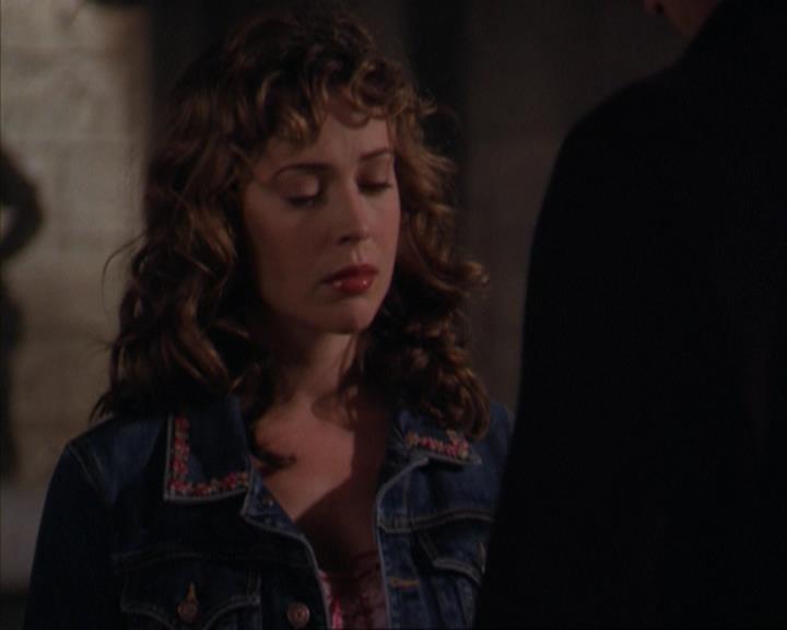 Charmed-Online-dot-316DeathTakesAHalliwell0591.jpg Charmed-Online-dot-316DeathTakesAHalliwell0591.jpg