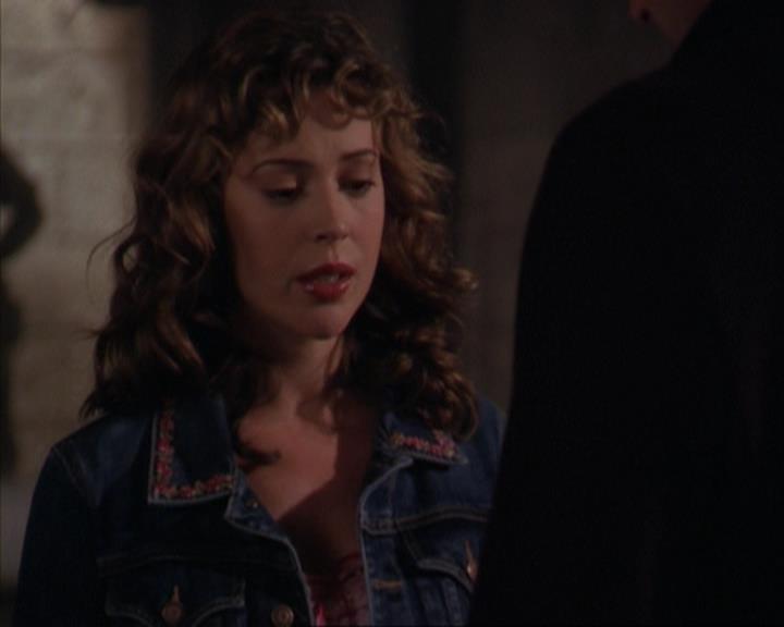 Charmed-Online-dot-316DeathTakesAHalliwell0592.jpg Charmed-Online-dot-316DeathTakesAHalliwell0592.jpg