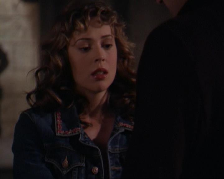 Charmed-Online-dot-316DeathTakesAHalliwell0594.jpg Charmed-Online-dot-316DeathTakesAHalliwell0594.jpg