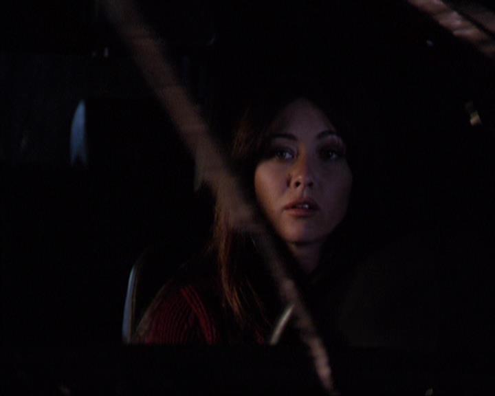 Charmed-Online-dot-316DeathTakesAHalliwell0610.jpg Charmed-Online-dot-316DeathTakesAHalliwell0610.jpg