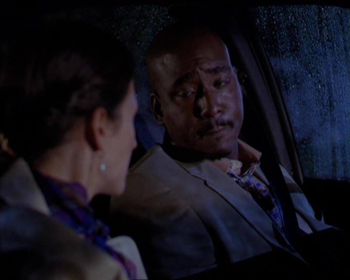 Charmed-Online-dot-316DeathTakesAHalliwell0642.jpg Charmed-Online-dot-316DeathTakesAHalliwell0642.jpg