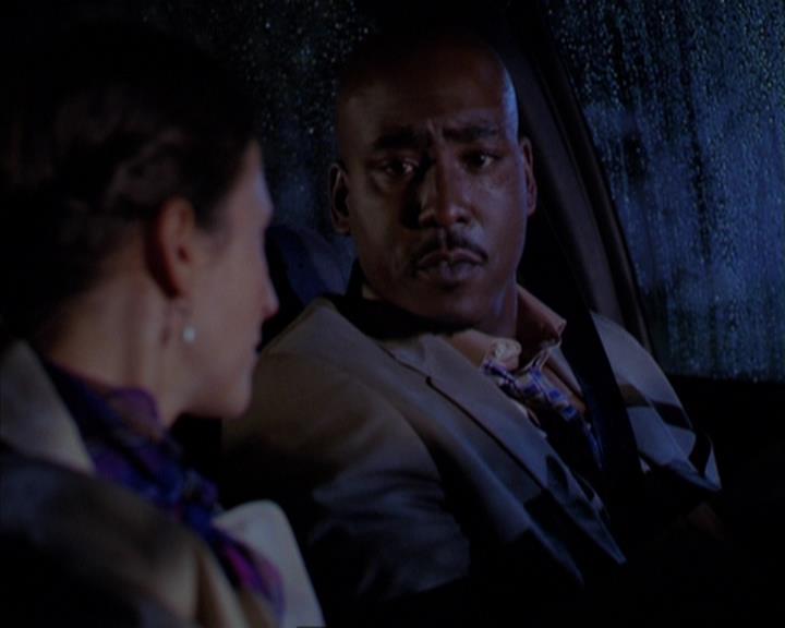 Charmed-Online-dot-316DeathTakesAHalliwell0663.jpg Charmed-Online-dot-316DeathTakesAHalliwell0663.jpg