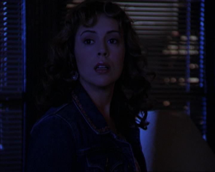 Charmed-Online-dot-316DeathTakesAHalliwell0702.jpg