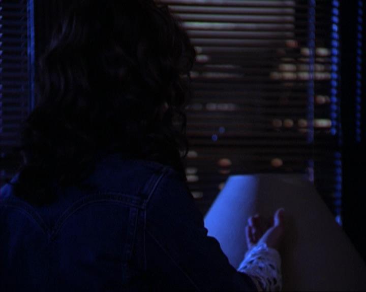 Charmed-Online-dot-316DeathTakesAHalliwell0709.jpg Charmed-Online-dot-316DeathTakesAHalliwell0709.jpg