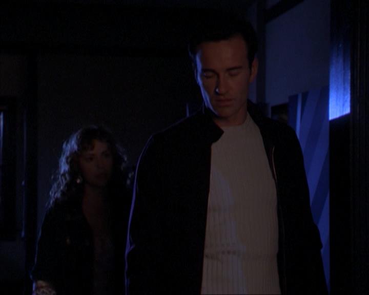 Charmed-Online-dot-316DeathTakesAHalliwell0727.jpg Charmed-Online-dot-316DeathTakesAHalliwell0727.jpg