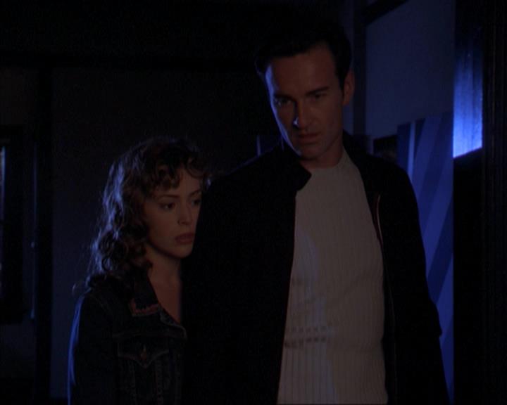 Charmed-Online-dot-316DeathTakesAHalliwell0733.jpg Charmed-Online-dot-316DeathTakesAHalliwell0733.jpg